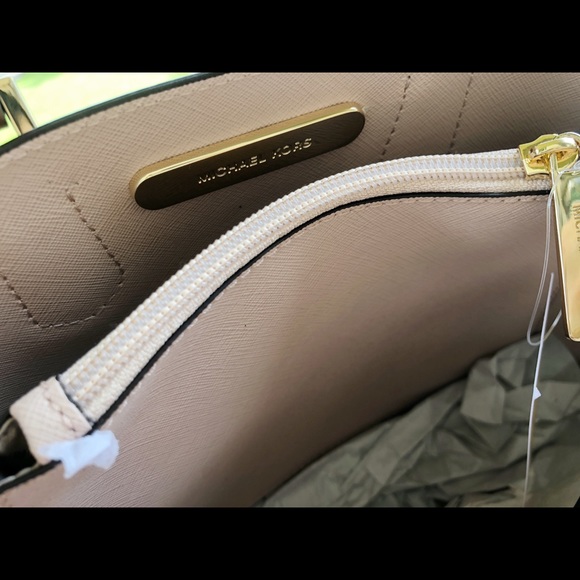 Gaby’sBags👜💕- NWT Michael Kors Medium Satchel - Picture 8 of 8